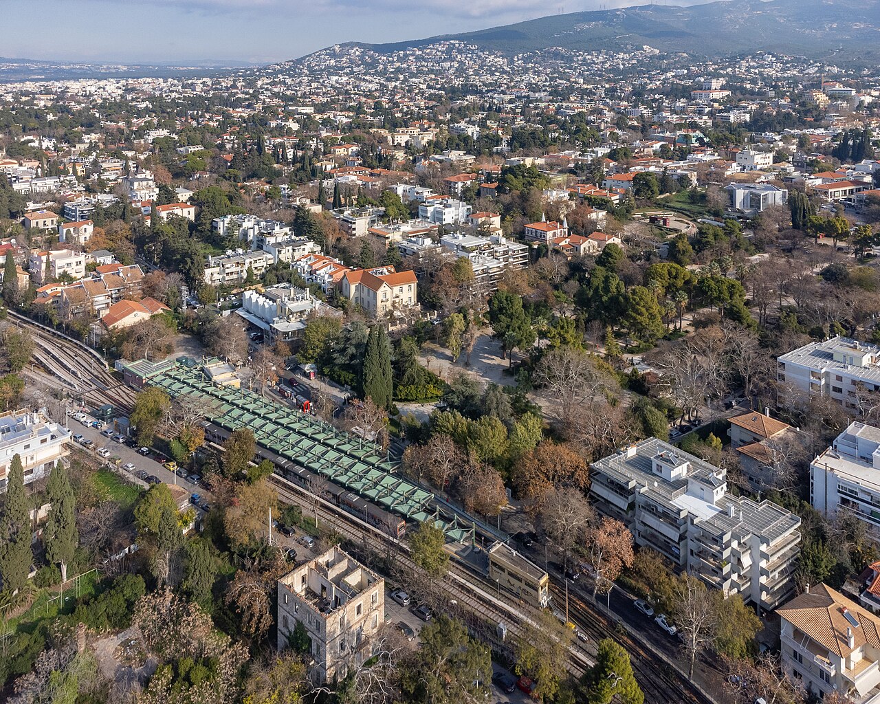Αεροφωτογραφία του κέντρου της Κηφισιάς με τον σταθμό, βόρειο προάστιο που καλύπτουν οι συνοδοί για outcall